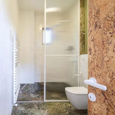 Einstein 15 5 Κλουζ-Ναπόκα